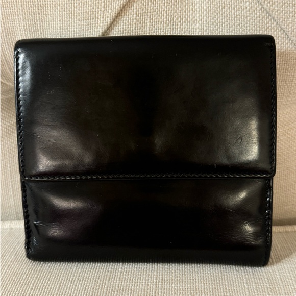 Gucci Magnetic Closure Wallet - Picture 5 of 9